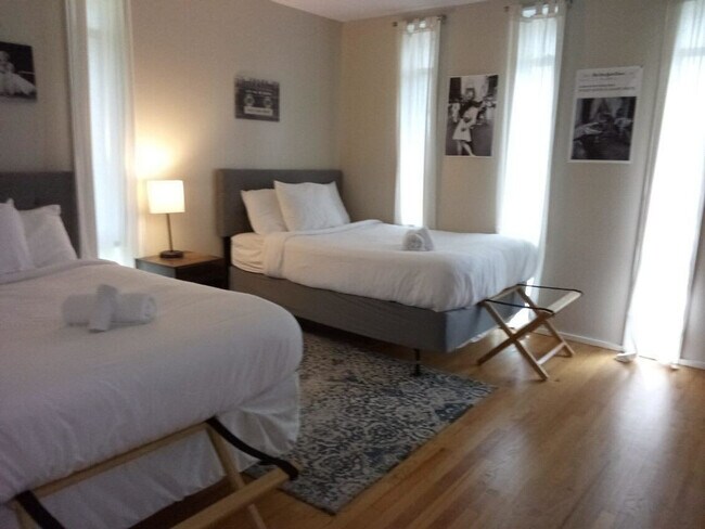 Building Photo - 305 Indian Creek Dr E