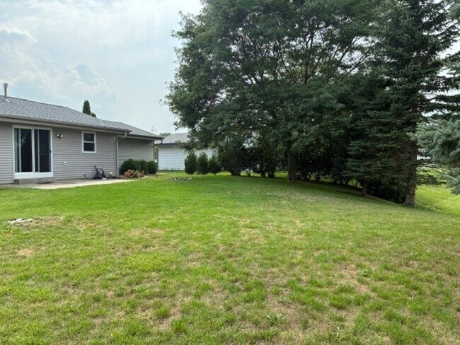 Building Photo - 1100 E Connie Ln