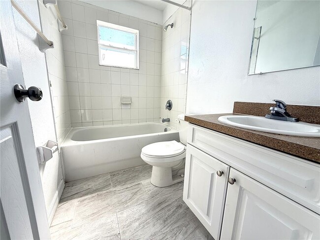 Building Photo - 720 Newton Ave S