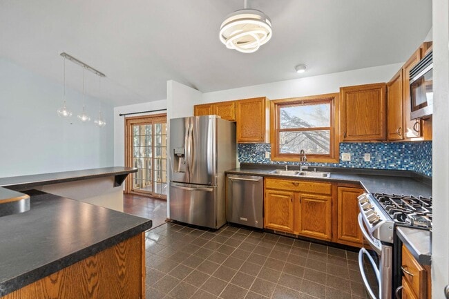 Building Photo - 7885 E Oakbrook Cir