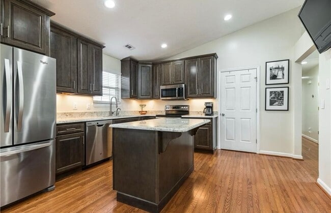 Building Photo - 3BR/2BR Home For Rent - Fenced Back Yard w...