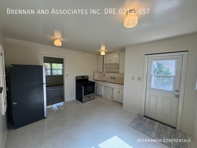 Building Photo - 456 Davidson-#B