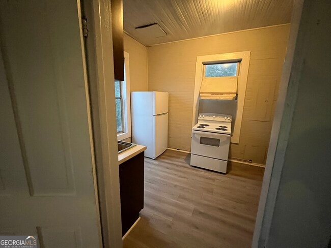 Building Photo - 910 Truitt Ave