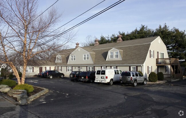 Primary Photo - 15-17 Massasoit Ave