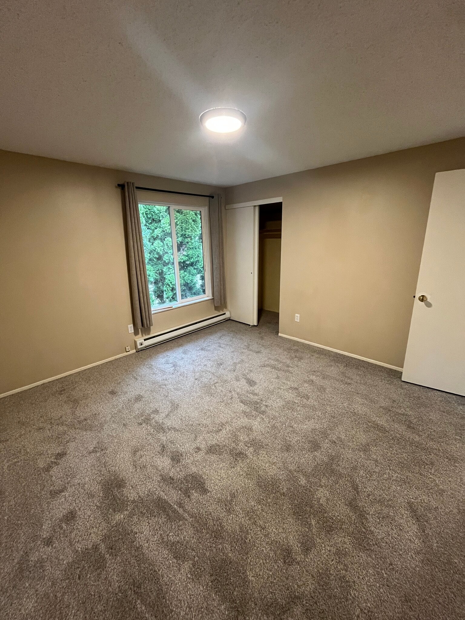 Building Photo - 4167 SE Cesar E Chavez Blvd