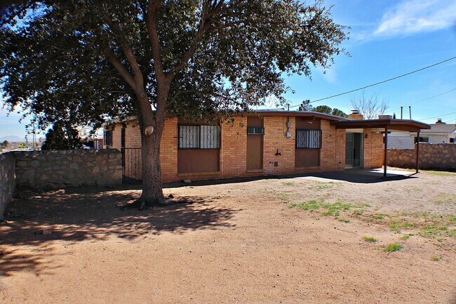 Building Photo - 3 Bedroom, 2 Bath , North-East El Paso Great house located across the street from Terrace Hills M...