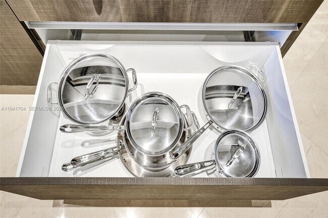 Building Photo - 1800 S Ocean Dr