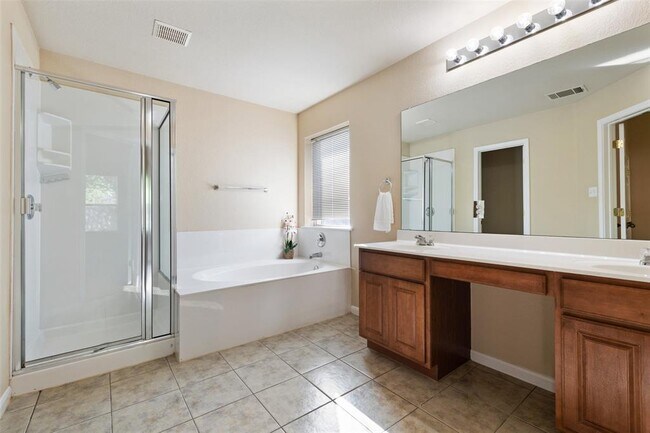 Building Photo - 4423 Meadowside Ln