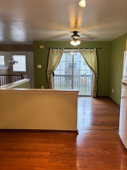 Building Photo - 637 Muhlenberg Dr