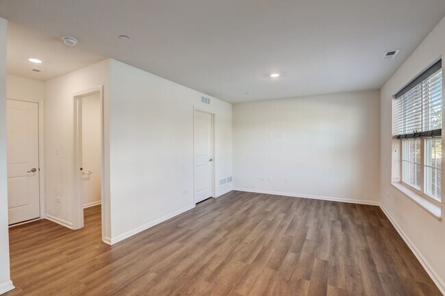 Building Photo - 2924 Reflection Dr