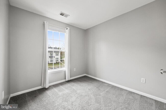 Building Photo - 703 Horse Chestnut Ct