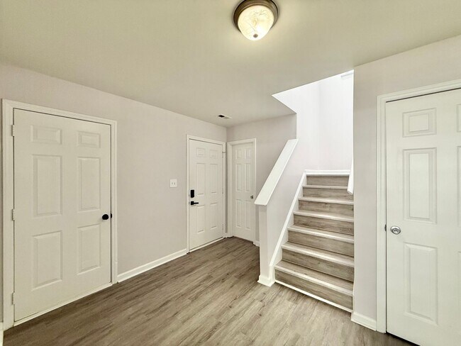 Building Photo - Updated 4BD, 2.5BA Raleigh Home With Easy ...