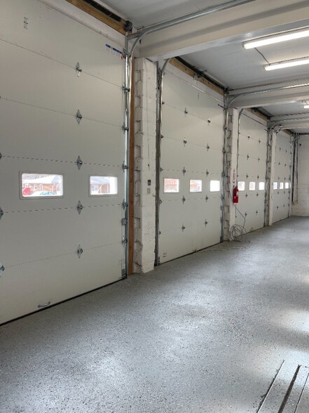 Primary Photo - 200 W Chestnut Ave