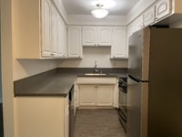 Building Photo - 1595 E Chevy Chase Dr