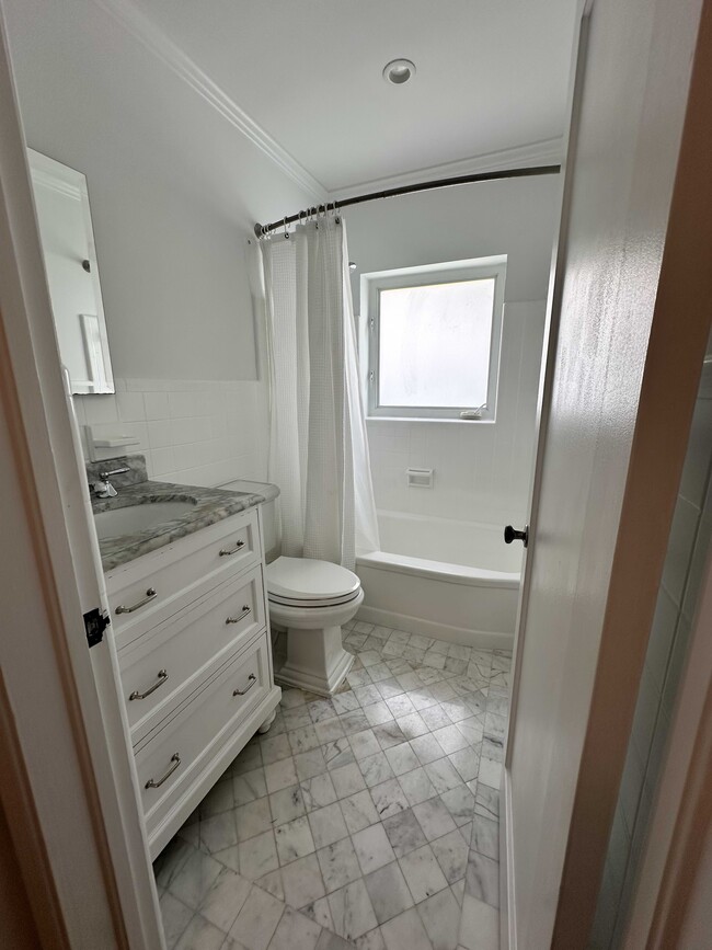 Bathroom - 511 Loretto Ave