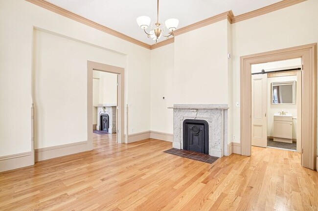 Building Photo - 52 Mattoon St