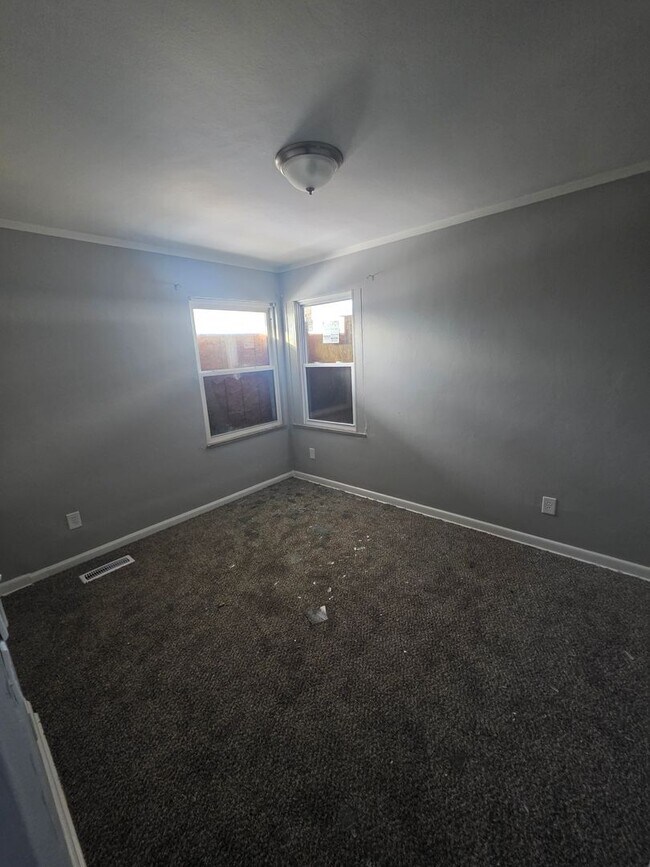 Building Photo - LIMITED TIME**1/2 OFF DEPOSIT**