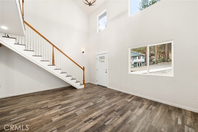 Building Photo - 2042 Buckthorn Rd