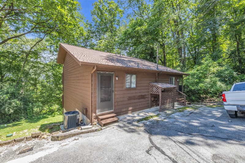 Building Photo - 1046 Shingle Rd