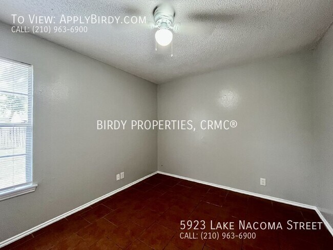 Building Photo - *4 Bed, 2 Bath Home Located in Lakeside**