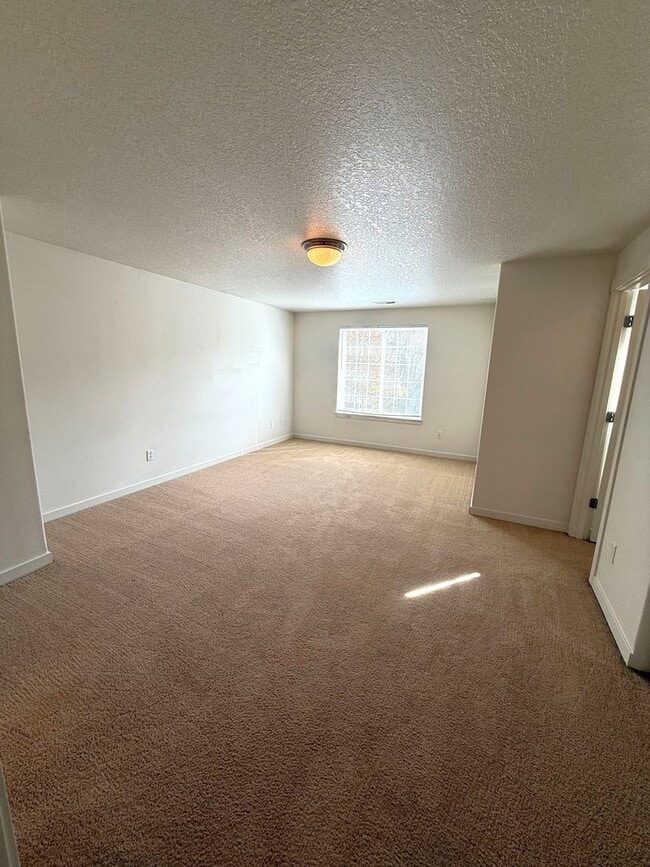 Building Photo - Spacious 3 Bed/2.5 Bath Home in Walnut Grove area!