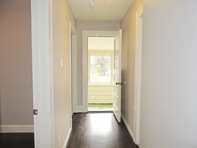 Building Photo - Updated 3 Bedroom - 1.5 Bathroom Cleveland Hts. Colonial for Rent!