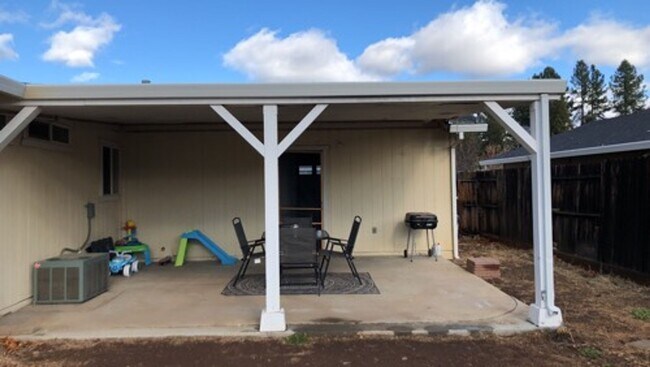Building Photo - 3BR/2Bath home on Pearl Circle in Susanville