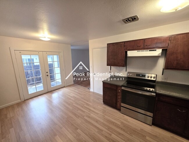 Building Photo - Nice Sacramento 2bd/1ba Duplex!