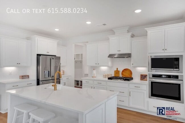 Building Photo - 613 Conifer Dr