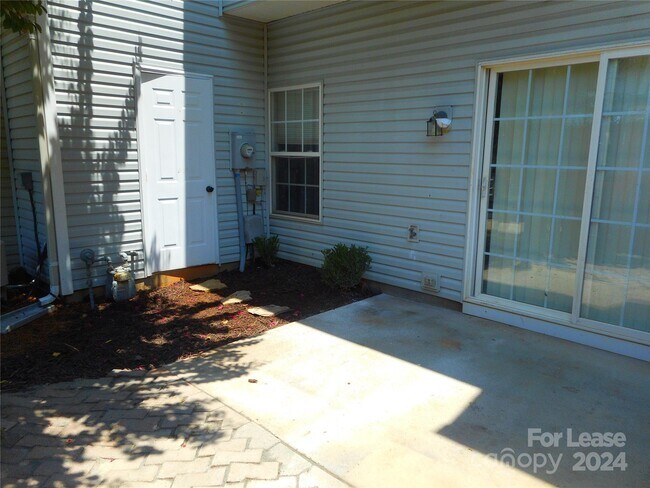 Building Photo - 3152 Mannington Dr