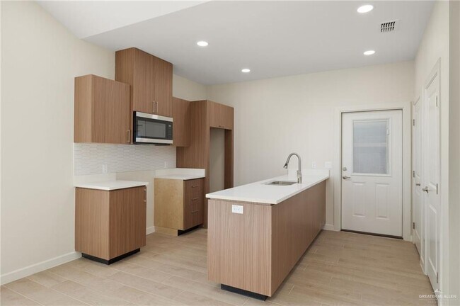 Building Photo - 3600 Valeria Ln