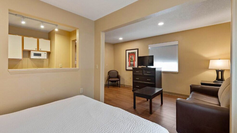 Building Photo - 5830 Westpark Dr