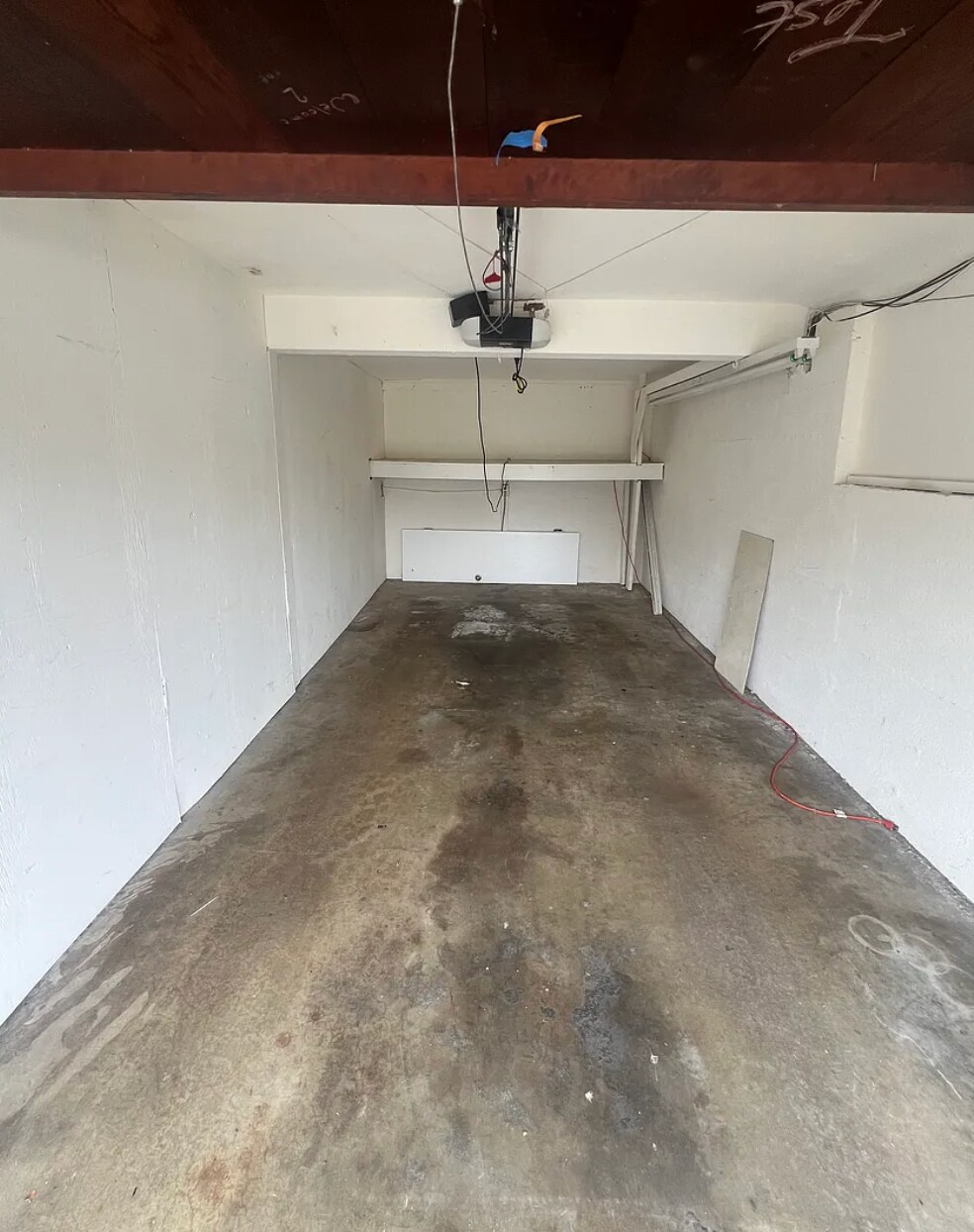 Garage space - 1436 Manhattan Beach Blvd