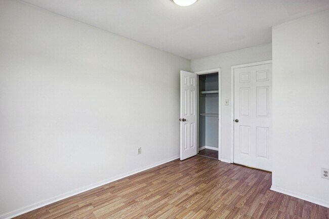 Building Photo - 41 Burlington Ct