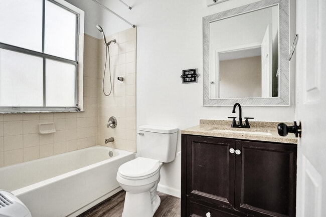 Building Photo - 3911 Shoma Dr