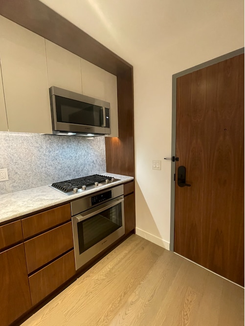 Building Photo - 75 Park Ln S