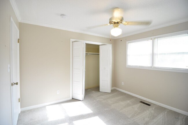 Building Photo - Large home with a pool.