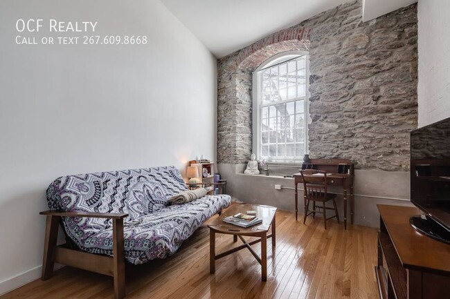 Building Photo - 4 Leverington Ave