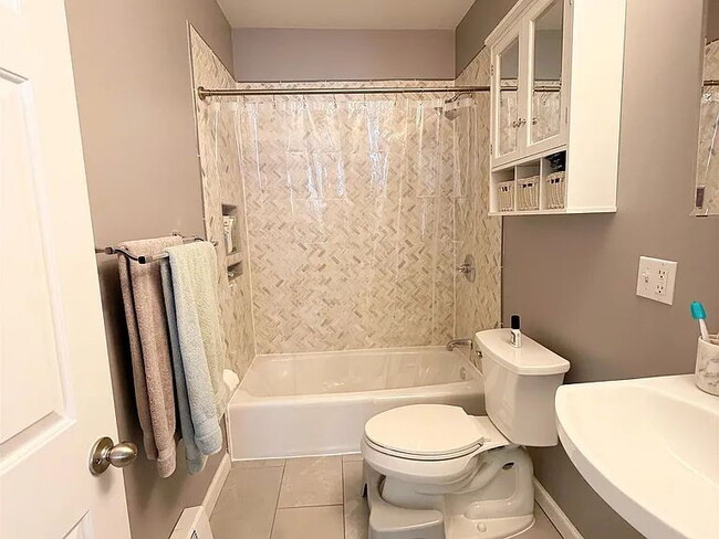 Building Photo - "Chic 1-Bedroom Urban Retreat in Vibrant Jersey City – Perfect Location!"