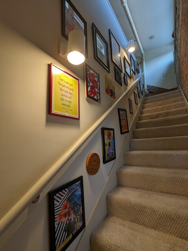 Building Photo - 246 N Court St