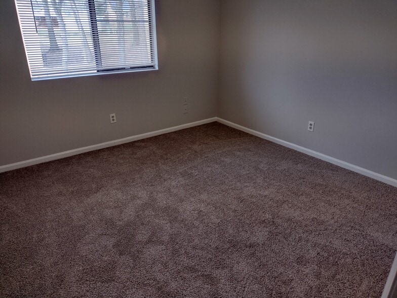 Building Photo - 1628 Cedarview Ct