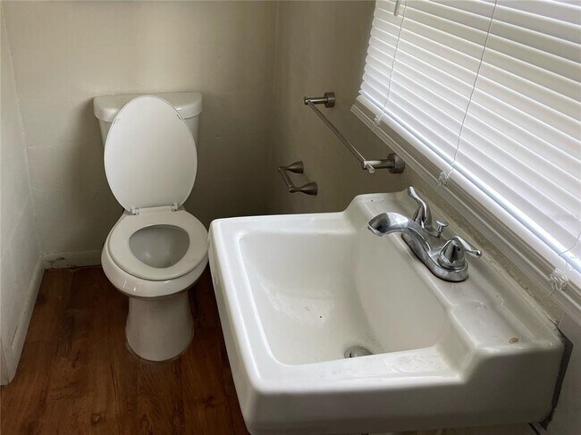 Building Photo - 829 Lime Ave