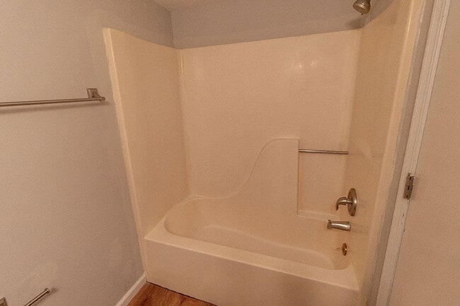 Building Photo - 4620 W Bainbridge Dr