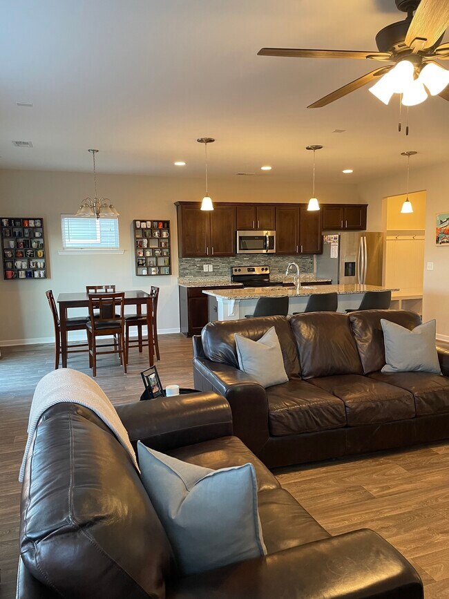 Building Photo - 108 Jersey Ln