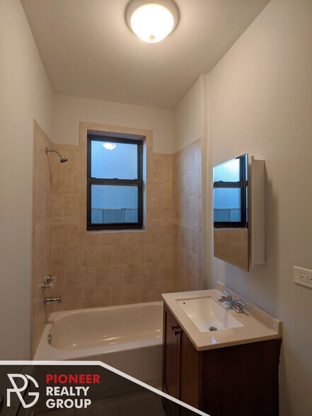 Building Photo - 630 W Cornelia Ave