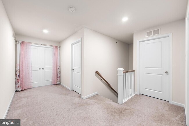 Building Photo - 342 Ridgewood Dr