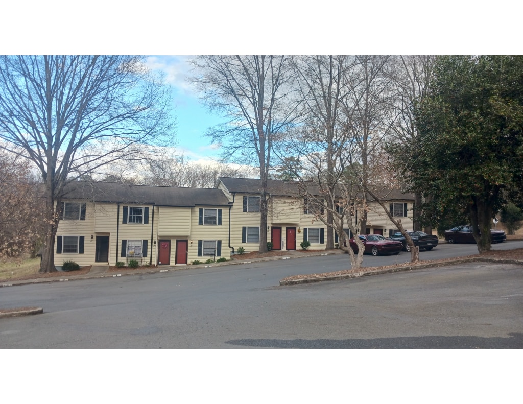 Building Photo - 115 Eastcliff Dr SE