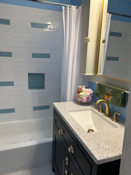 Building Photo - 515 N Garfield Ave