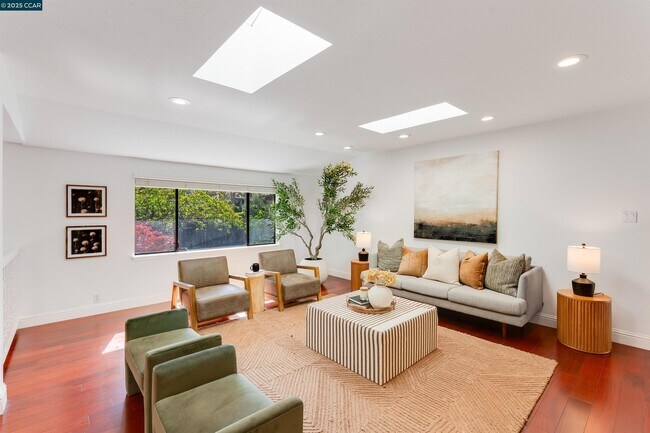 Building Photo - 2424 San Miguel Dr