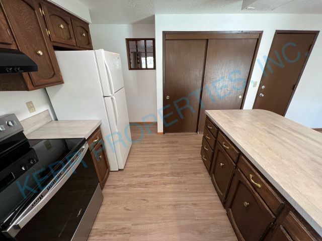 Building Photo - Charming 3-Bed, 2-Bath Haven with 1,296 Sq. Ft. of Cozy Comfort in Sandy, OR!